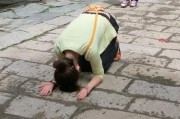 梦到下跪求人_意味着什么