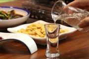 喝白酒图片大全_如何拍出氛围感