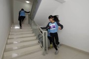 爬楼梯图片大全_如何挑选高清素材