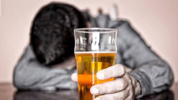 梦到醉酒是什么意思_梦见自己喝醉酒代表什么