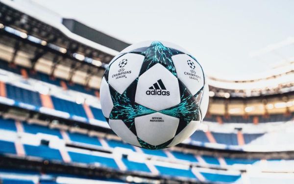 足球图片大全哪里找_足球高清壁纸怎么下载