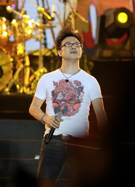 汪峰图片大全_哪里能找到高清图