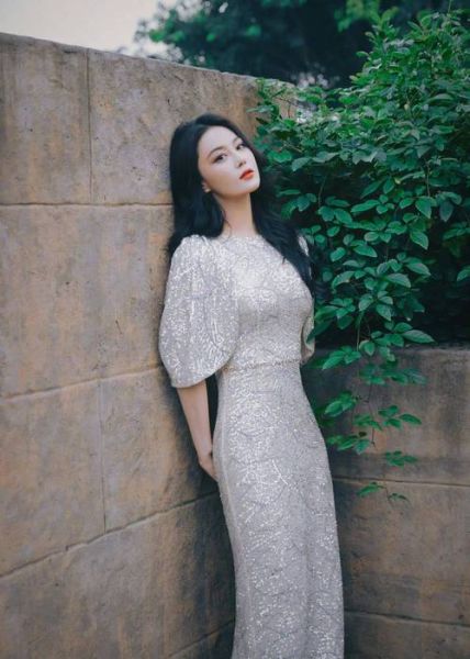 张馨予图片大全哪里找_张馨予高清壁纸怎么下载