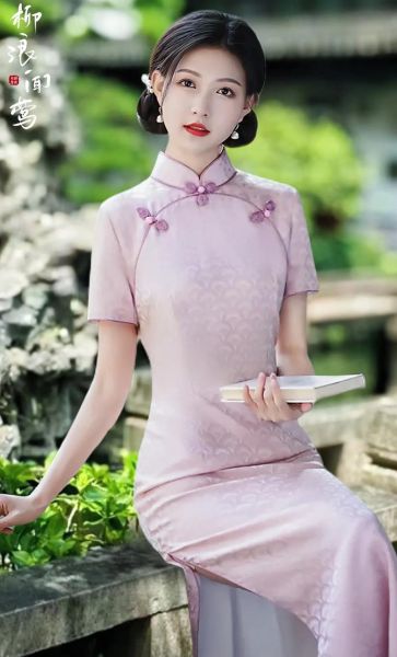 旗袍图片大全哪里找_旗袍款式怎么选