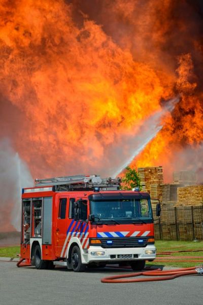 消防车救火图片大全_哪里可以下载高清图