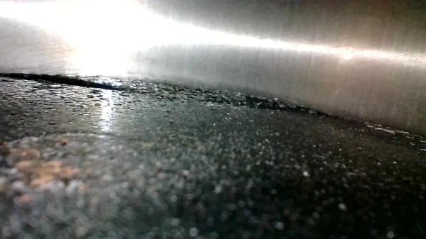 梦到下暴雨是什么意思_梦见下暴雨预示什么