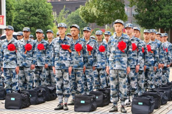 当兵图片大全哪里找_当兵照片真实高清图库推荐