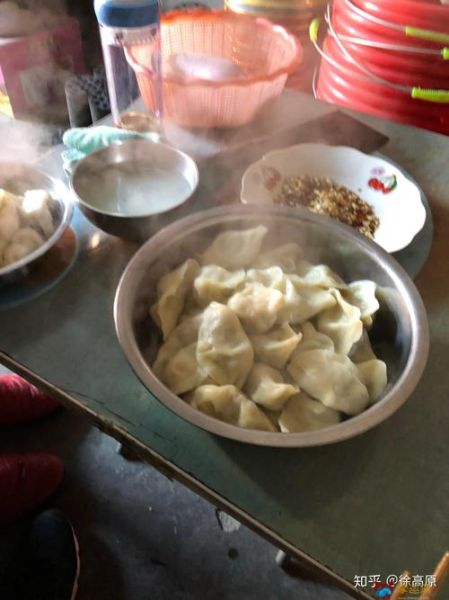 梦到去吃饭是什么意思_梦见聚餐有什么预兆