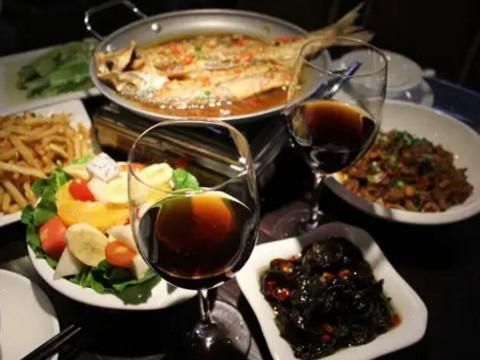 梦到和朋友吃饭是什么意思_周公解梦准吗