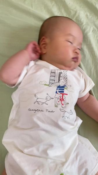 一岁宝宝经常摇头_正常吗