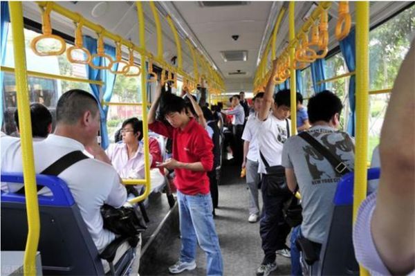 梦到公交车是什么意思_梦见坐公交车代表什么
