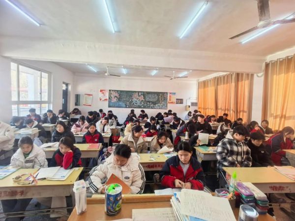 梦到学校是什么意思_梦见回校上课代表什么