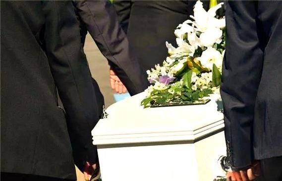 梦到抬棺材是什么意思_梦见抬棺材预示什么