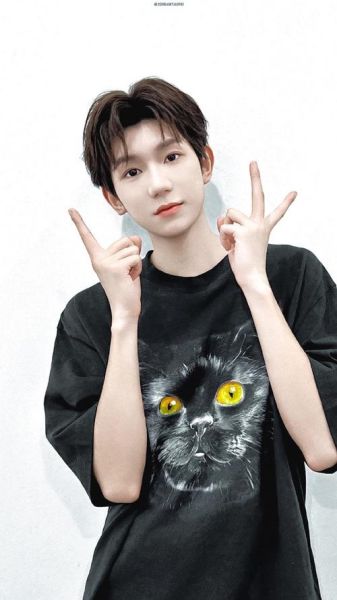 王源图片大全哪里找_王源高清壁纸怎么下载