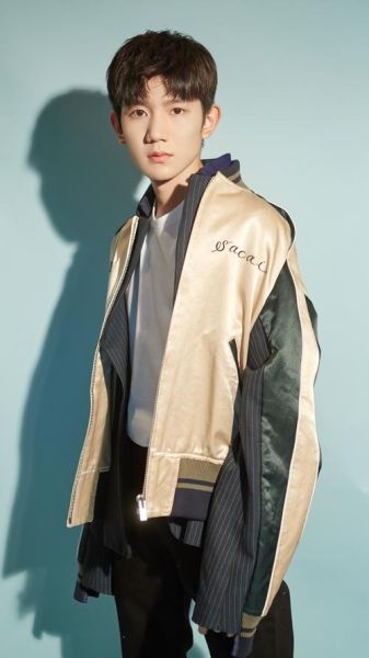 王源图片大全哪里找_王源高清壁纸怎么下载