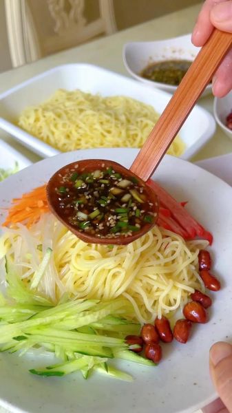 凉面图片大全_夏天凉面怎么做好吃