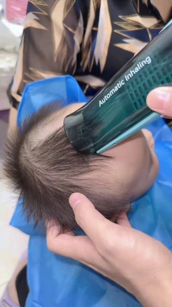 宝宝第一次剪头发_在家给宝宝理发步骤