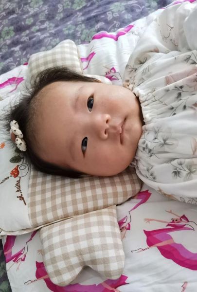 两个月宝宝笑出声正常吗_如何引导宝宝多笑