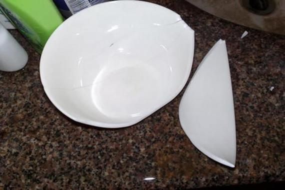 梦到摔碗是什么意思_摔碗梦境预示什么