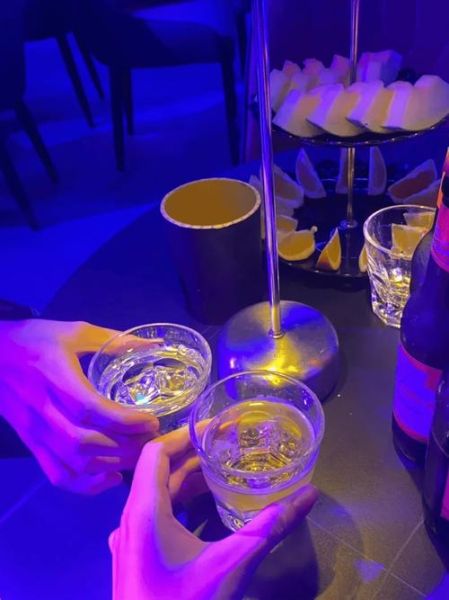 喝酒图片大全集_如何拍出氛围感