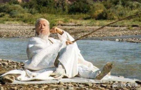 梦到陌生老人是什么意思_老人托梦暗示什么