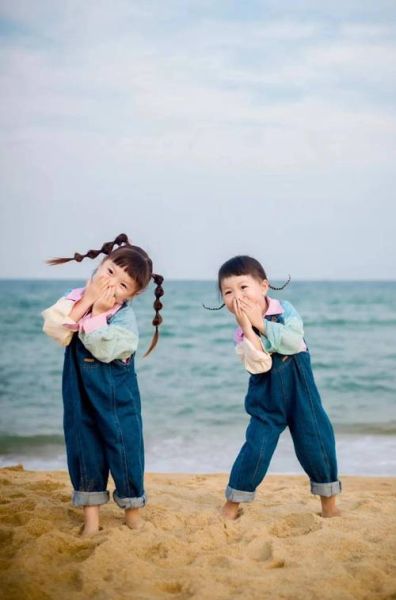 小朋友摆pose大全图片_如何拍才自然