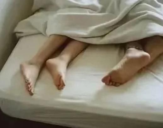 梦到啪啪是什么意思_频繁做春梦正常吗