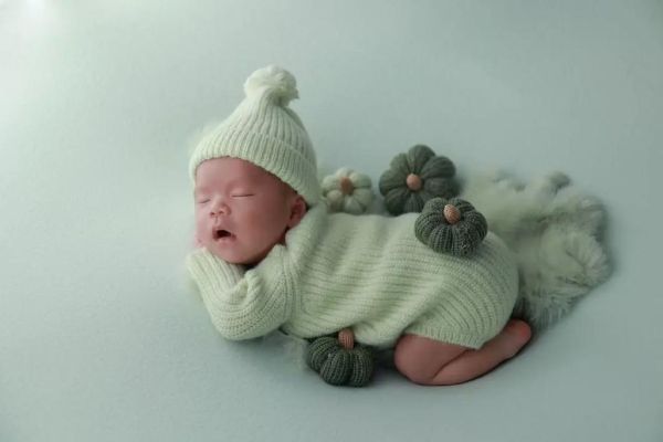 宝宝刚出生照片怎么拍_新生儿拍照注意事项