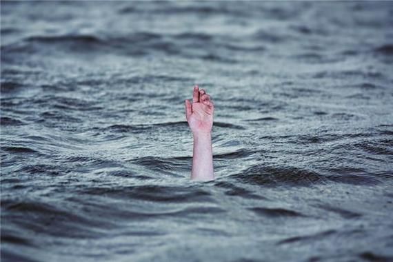 梦到别人脖子被割流血_周公解梦