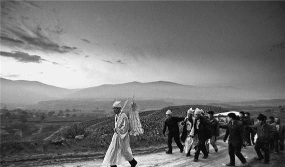 梦到把死人抬到家里_什么预兆