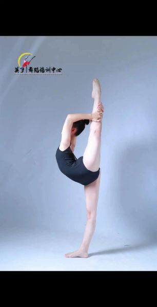 跳舞的图片大全哪里找_跳舞姿势怎么摆好看