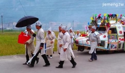 梦到送葬是什么意思_梦见送葬队伍好不好