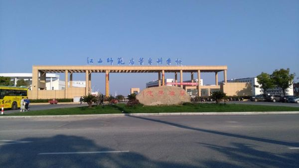 学校校门口图片大全_如何拍摄最美校门