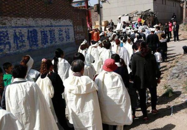 梦到死人又死了办丧事_梦见办丧事是什么预兆