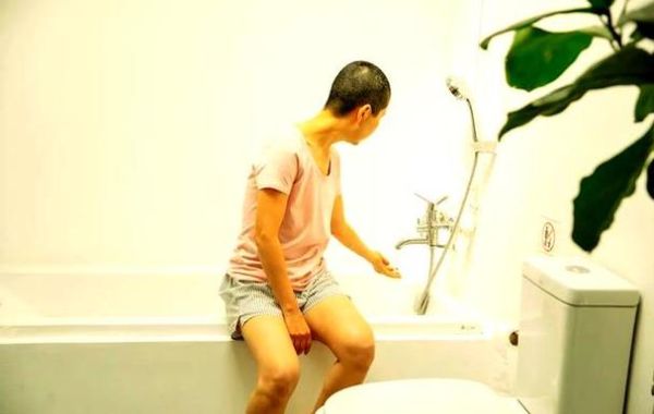 梦到拉屎弄自己身上_意味着什么