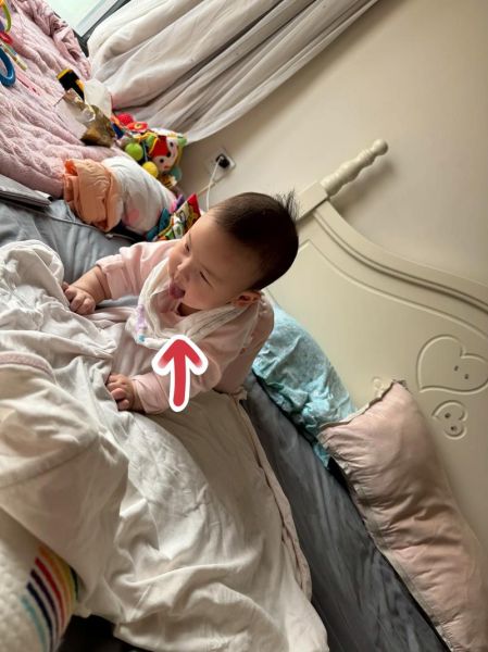 宝宝一直吐舌头怎么回事_婴儿吐舌头正常吗